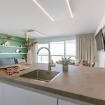 Huswell - Frontal Seaview In Apartment