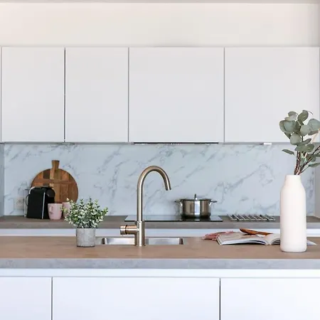 Huswell - Frontal Seaview In *