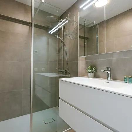 Huswell - Frontal Seaview In Apartment Blankenberge