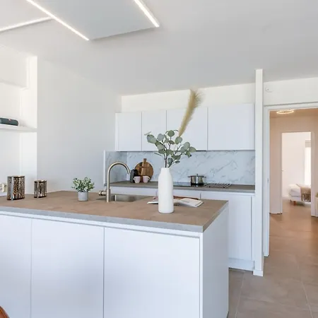 Huswell - Frontal Seaview In Lejlighed *