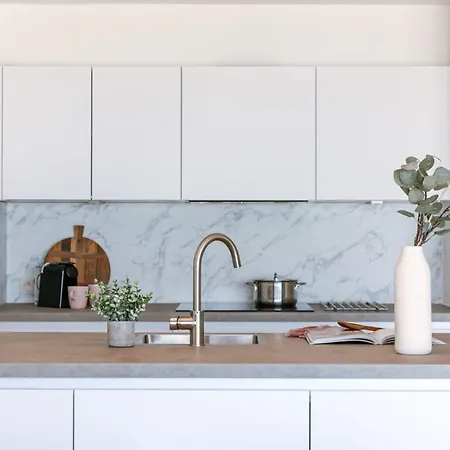 Huswell - Frontal Seaview In *